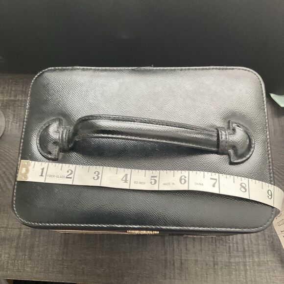 Victoria’s Secret Hard Cover Travel Zipper Case Black Lips Pins  Heart - Picture 5 of 8